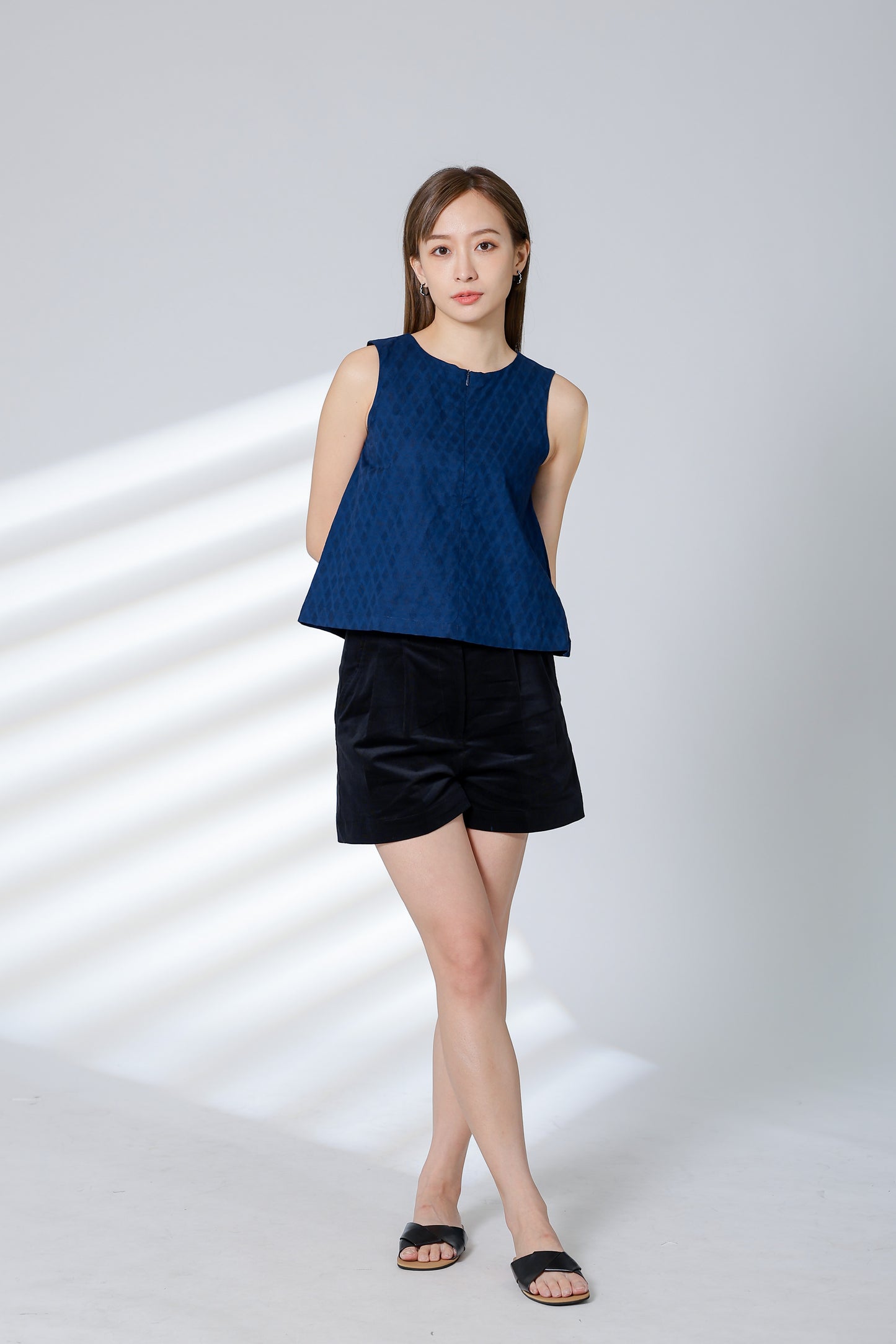 Isabel Zipper Round Neck - Navy