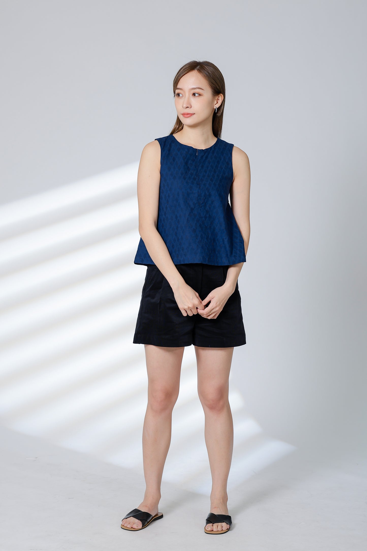 Isabel Zipper Round Neck - Navy
