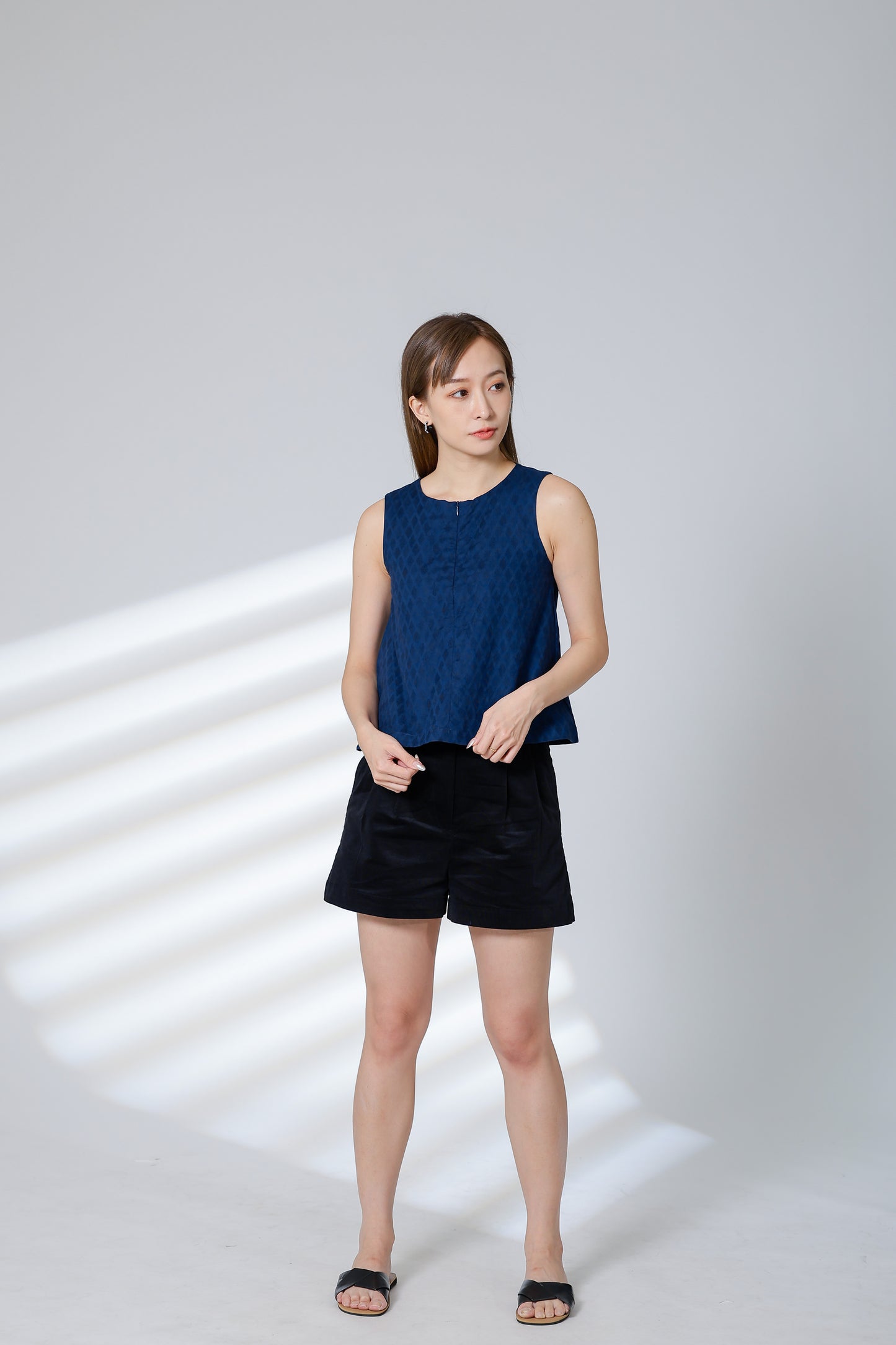 Isabel Zipper Round Neck - Navy