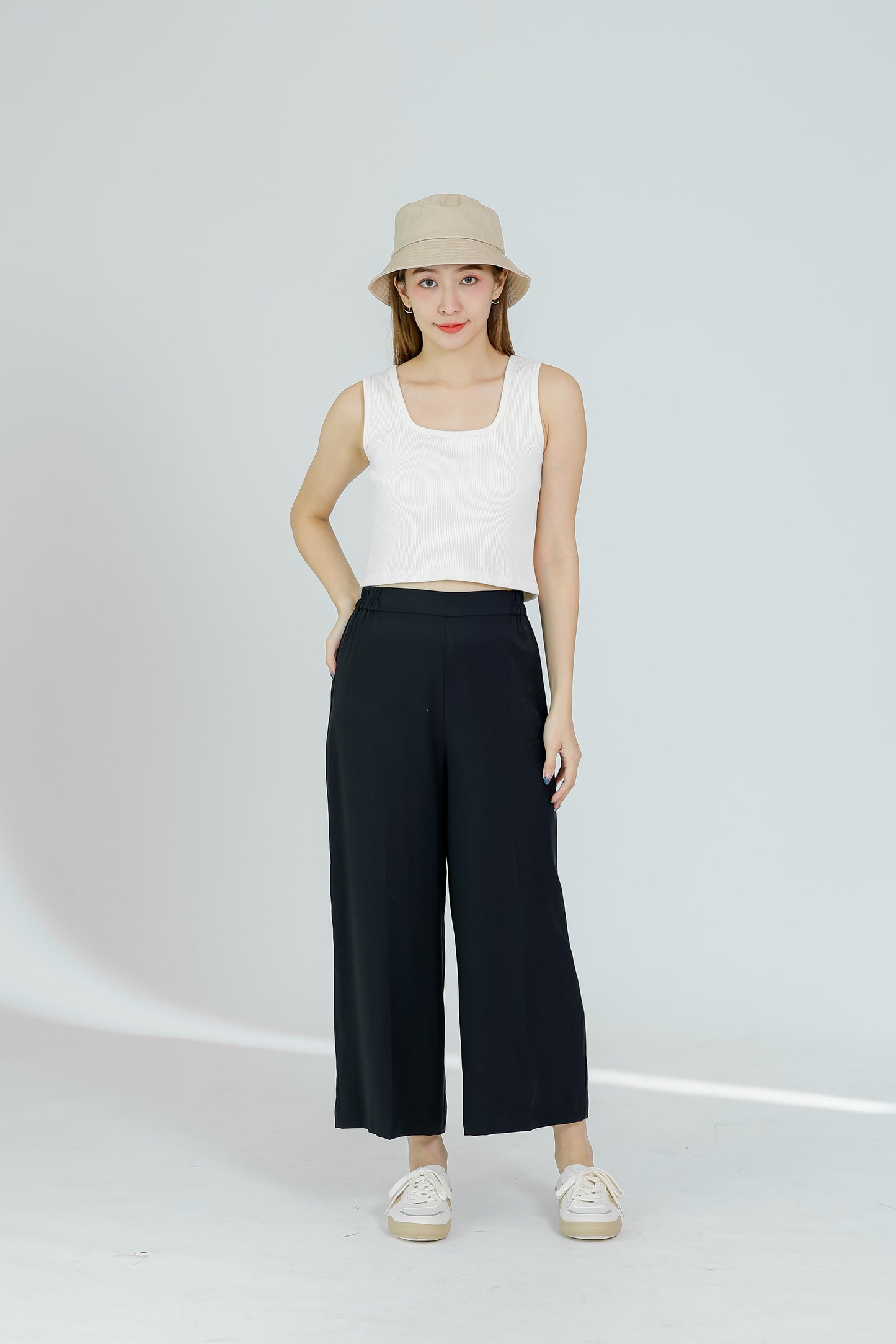 Lacu Side Elastic Cropped Pant - Black
