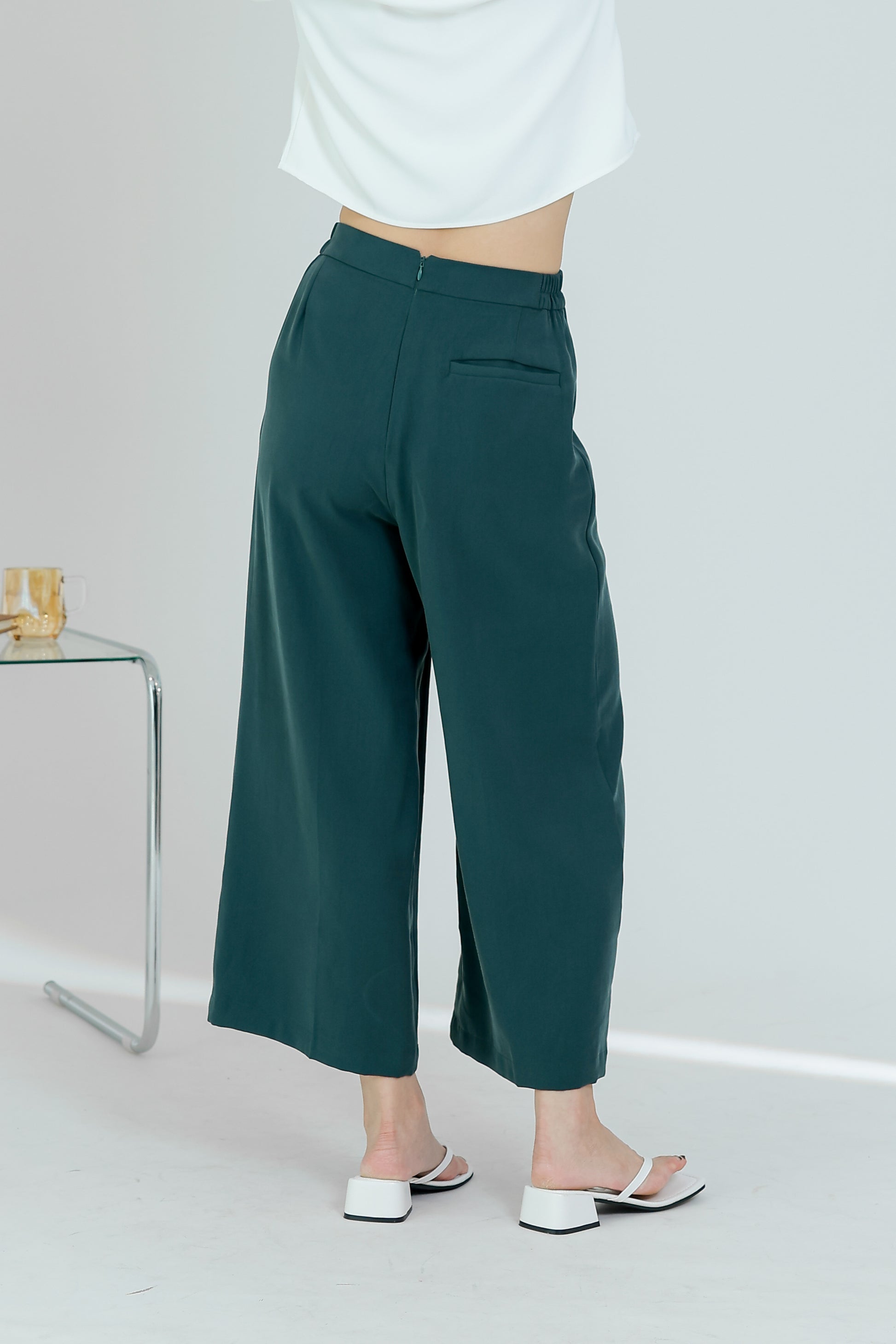 Lacu Side Elastic Cropped Pant - Green