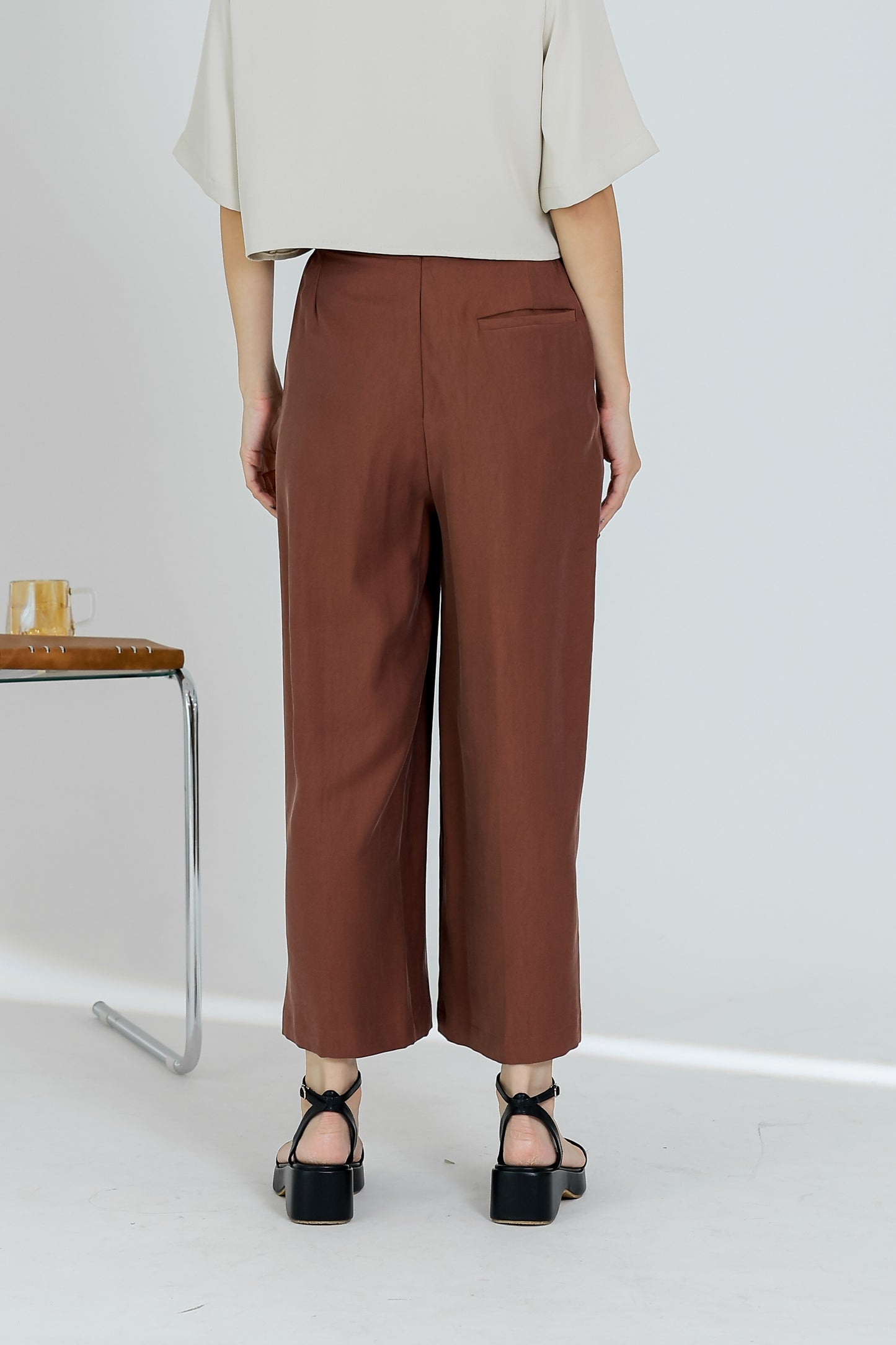 Lacu Side Elastic Cropped Pant - Chocolate