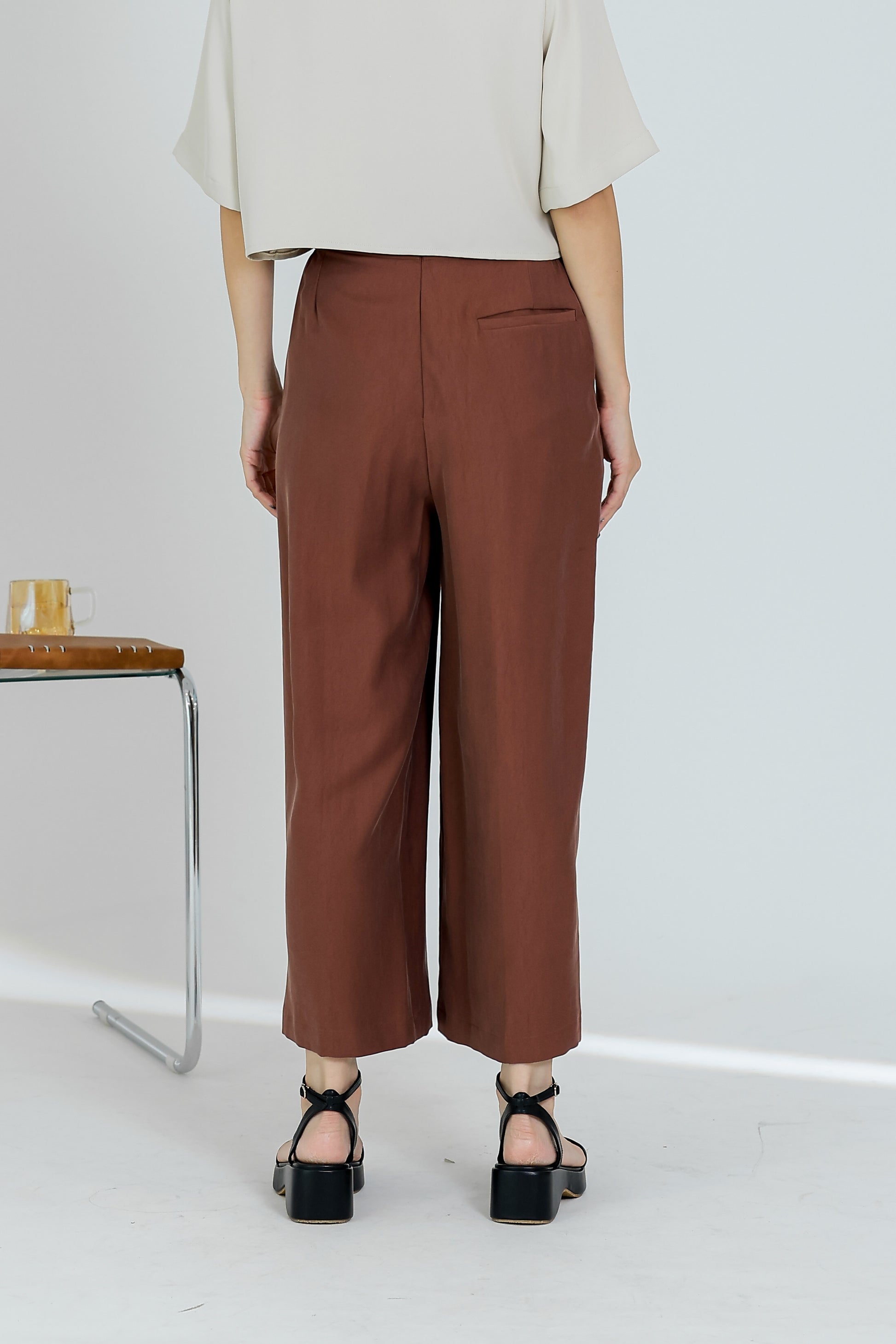 Lacu Side Elastic Cropped Pant - Chocolate