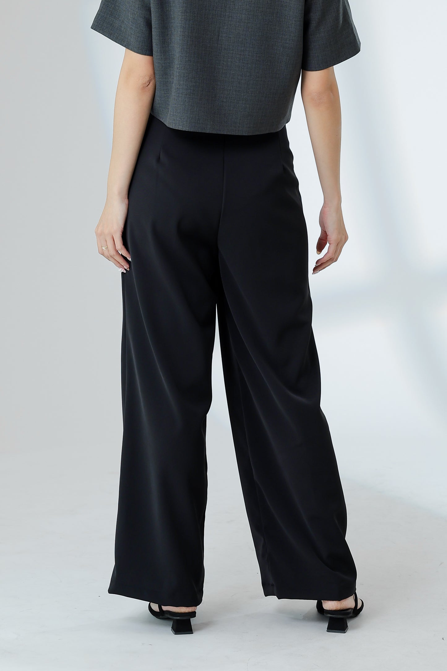 Lyra Pintuck Pant - Black