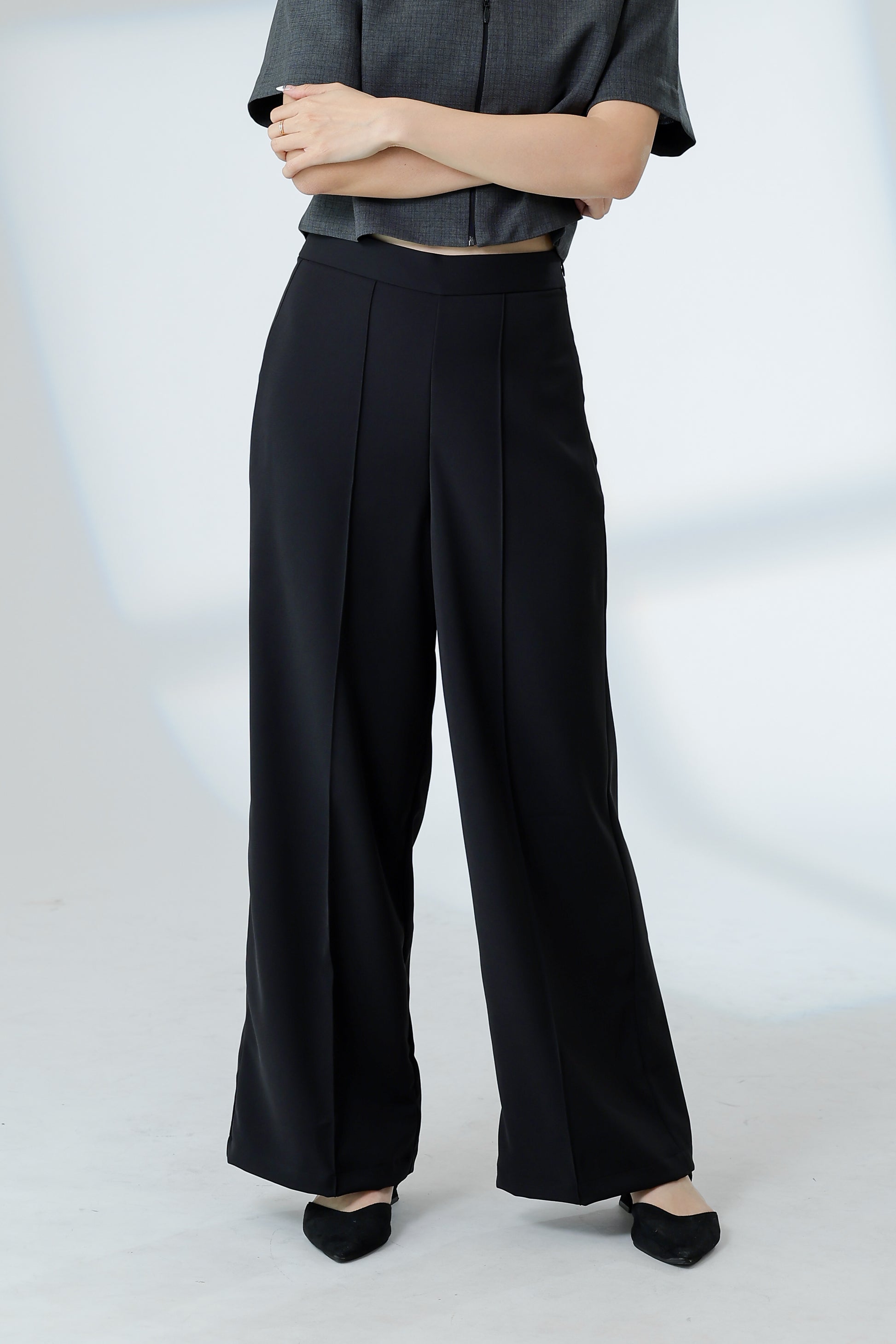 Lyra Pintuck Pant - Black
