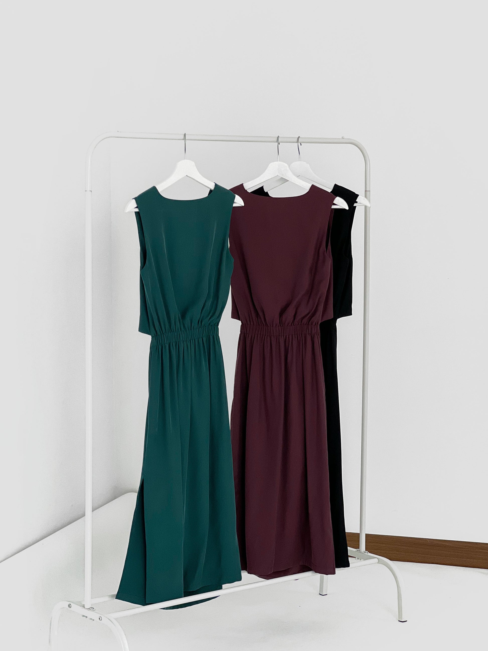 Olivia V-Neck Open Slit Dress - Emerald