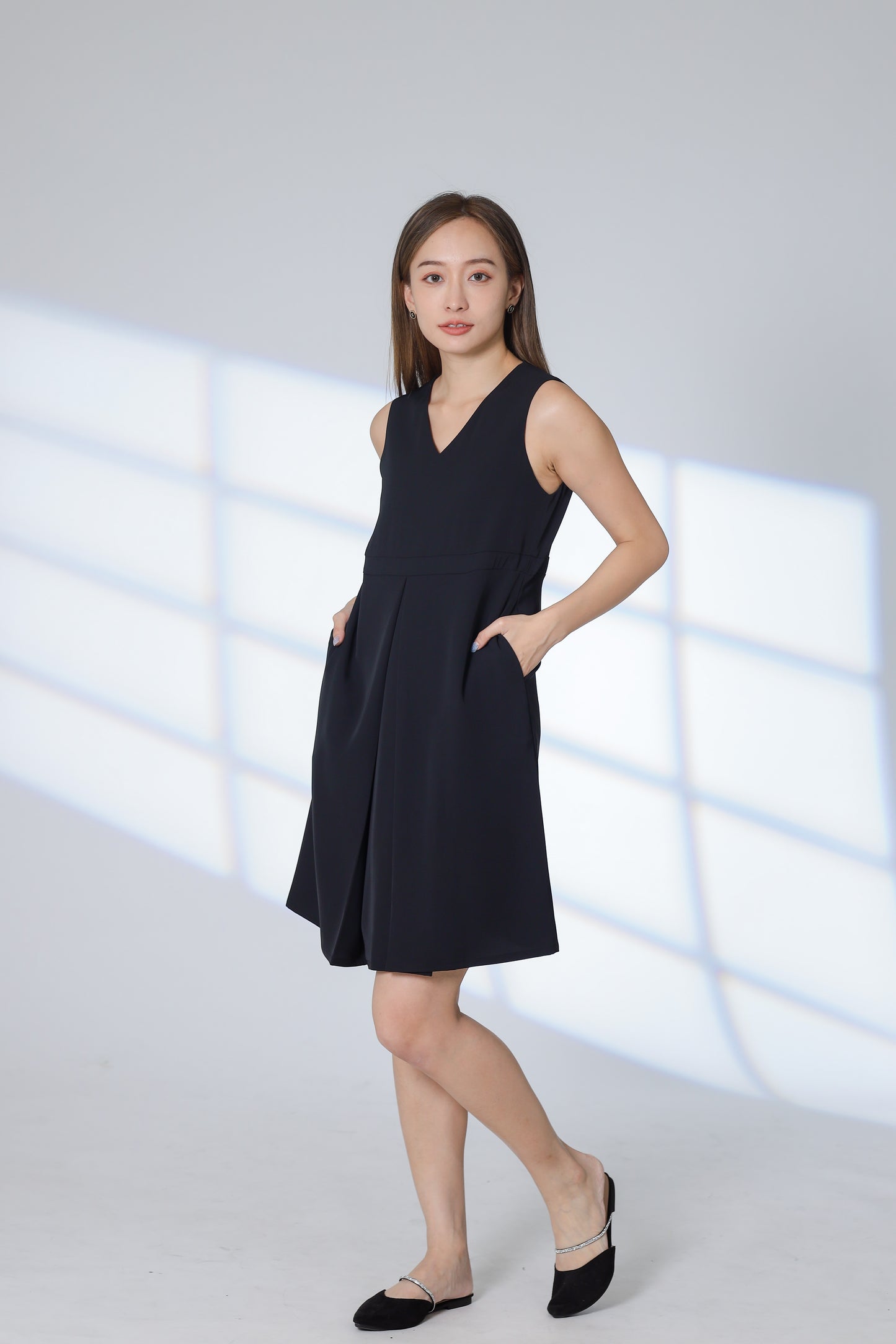 Roza Center Pleat Dress - Black