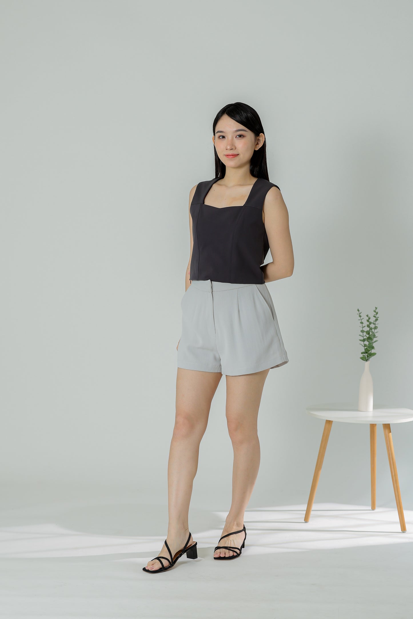 Wynna Classic Shorts - Light Grey