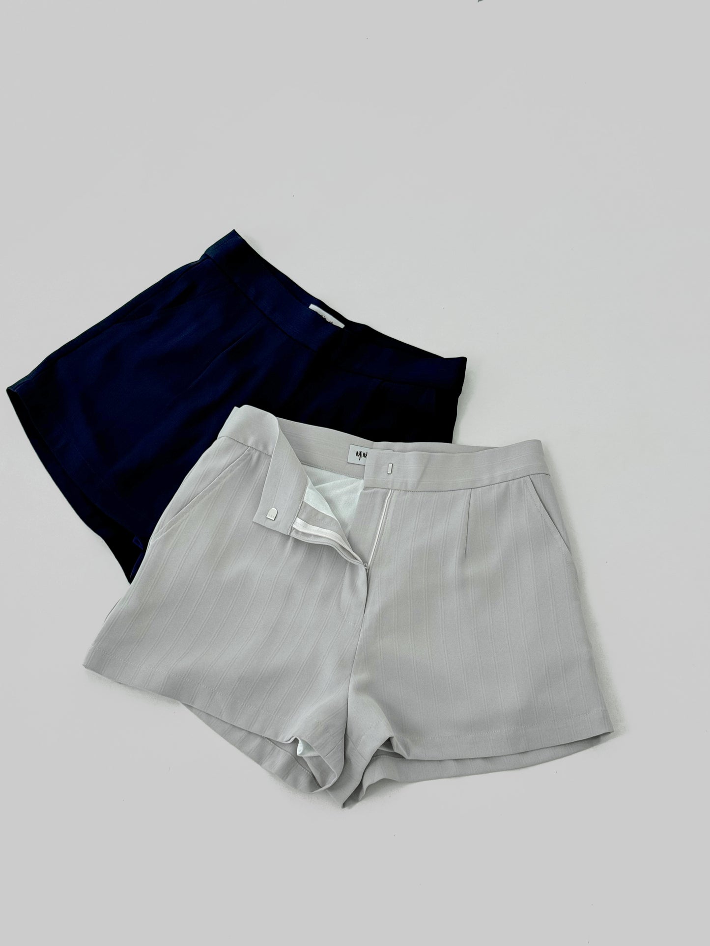 Wynna Classic Shorts - Light Grey
